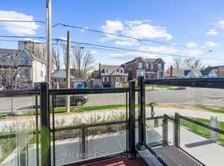 16 Marquette Ave #5, Toronto, ON M6A 0E1