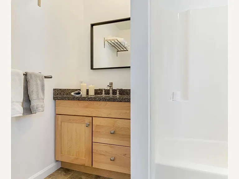 117 Amethyst Ave #B — Photo 6