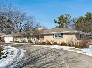 876 Castlegate Ct, Lake Forest, IL 60045