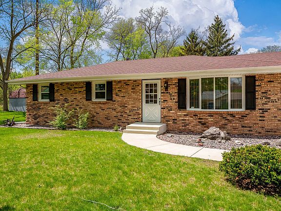 3rd image of 9804 Debbie Ln