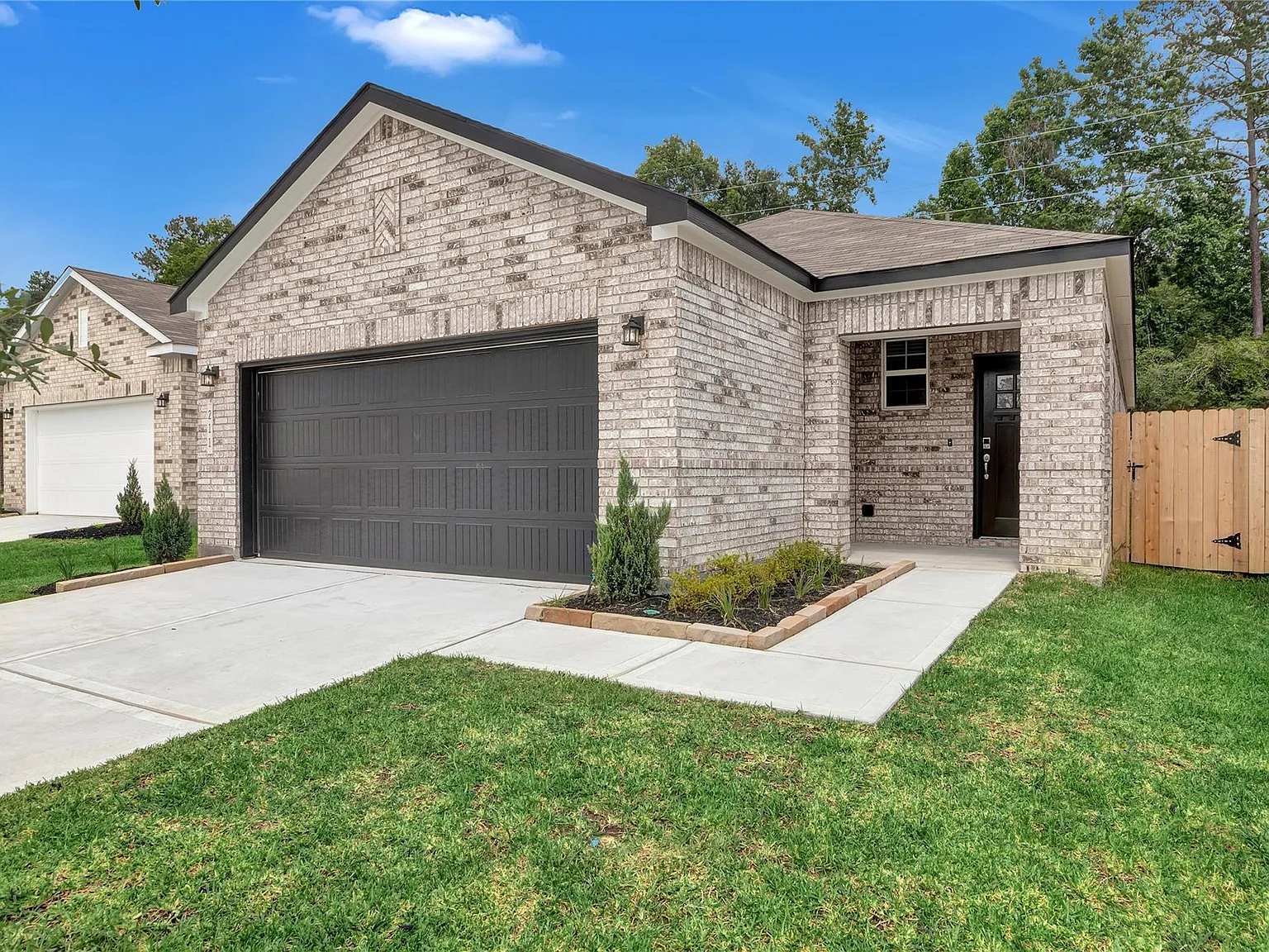 3 bed, 2.0 bath, 1388 sqft, $1,950 — Photo 1
