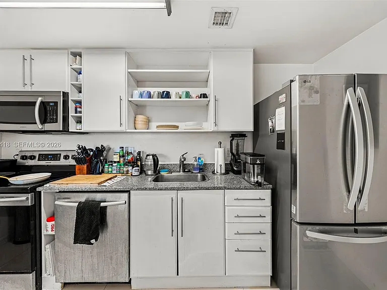 275 NE 18th St #708 — Photo 30