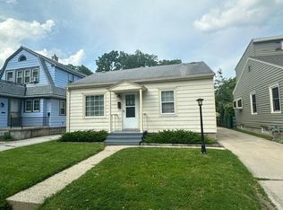 6710 Hillside Ln, Wauwatosa, WI 53213
