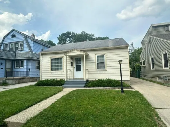 6710 Hillside LANE, Wauwatosa, WI 53213