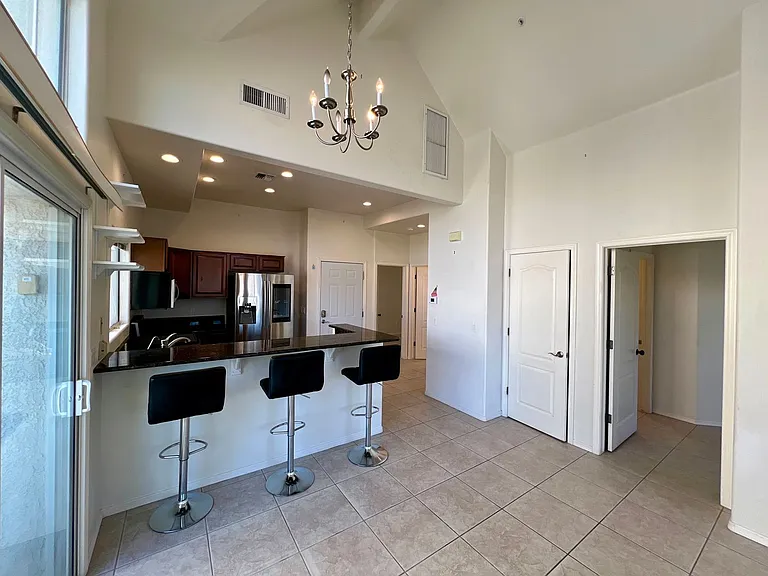 420 Acoma Blvd S #12 — Photo 11