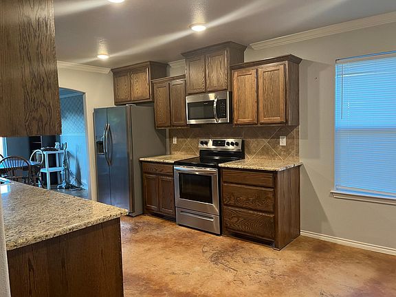3rd image of 818 Damascus Dr