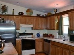 206 Red Bud Ln, Hurricane, WV 25526