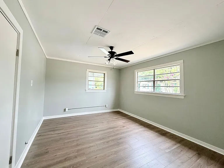 526 1/2 Evangeline Dr — Photo 7