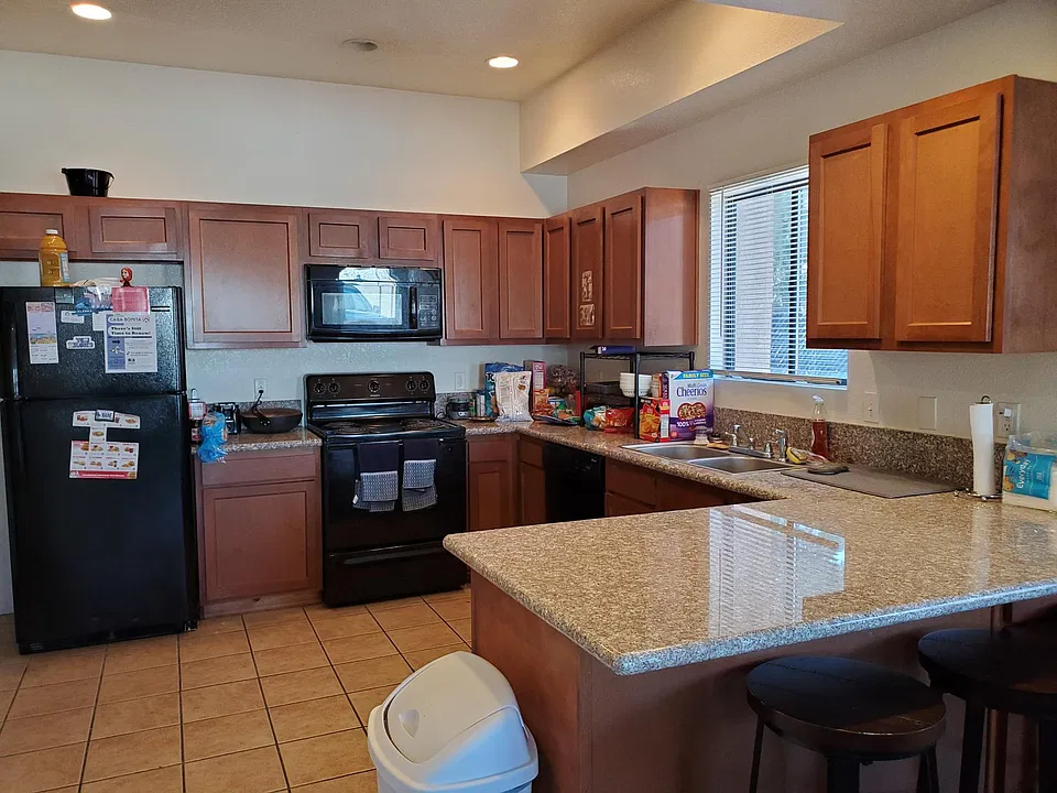 1141 E Elm St #2
