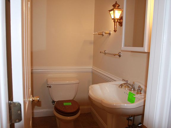 2nd image of 1195 Heyward Rd