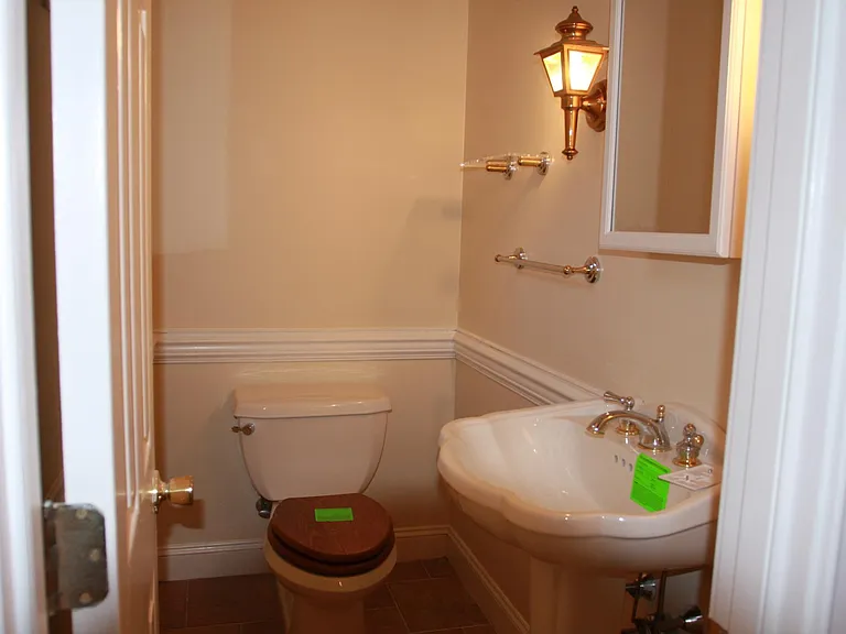 1195 Heyward Rd — Photo 2