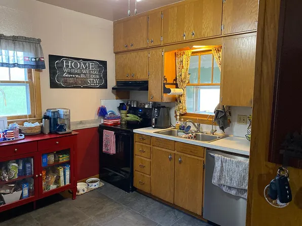 420 W Schley Ave, Linton, ND 58552