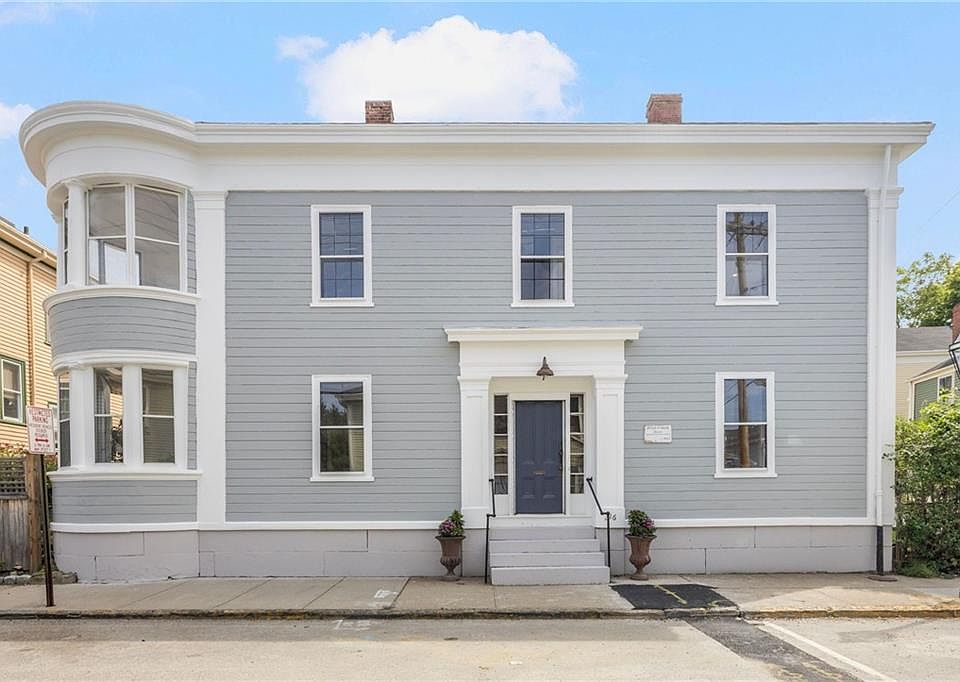 1st image of 216 Spring St