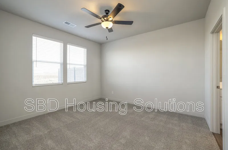 Building Photo - 12415 S Parkwood Ln