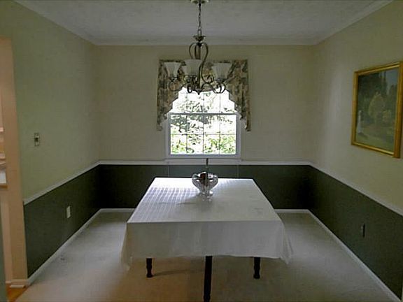 3rd image of 11820 Shadybrook Dr