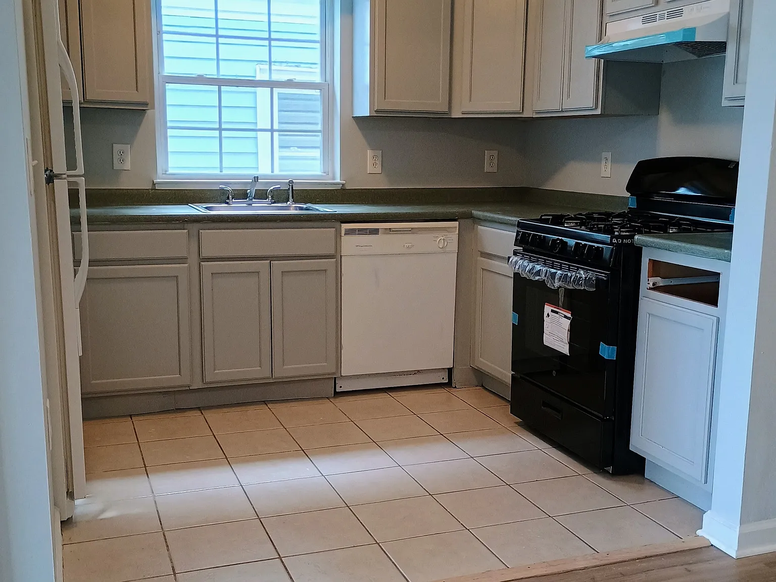 347 Ridgewood Avenue - 2 — Photo 4