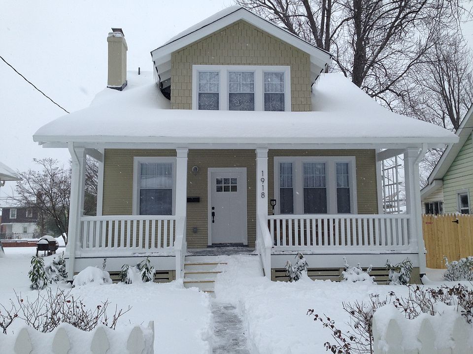 2nd image of 1918 Lawrence St NE