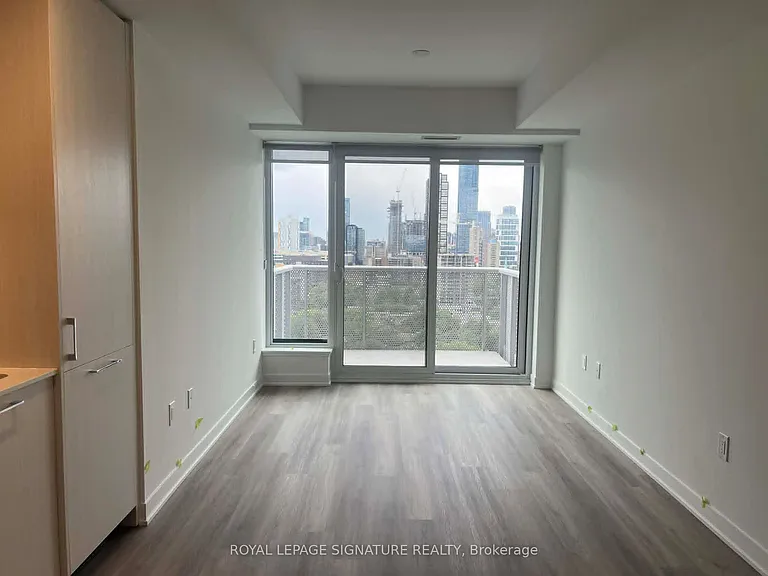 10 Oak St #2007 — Photo 3