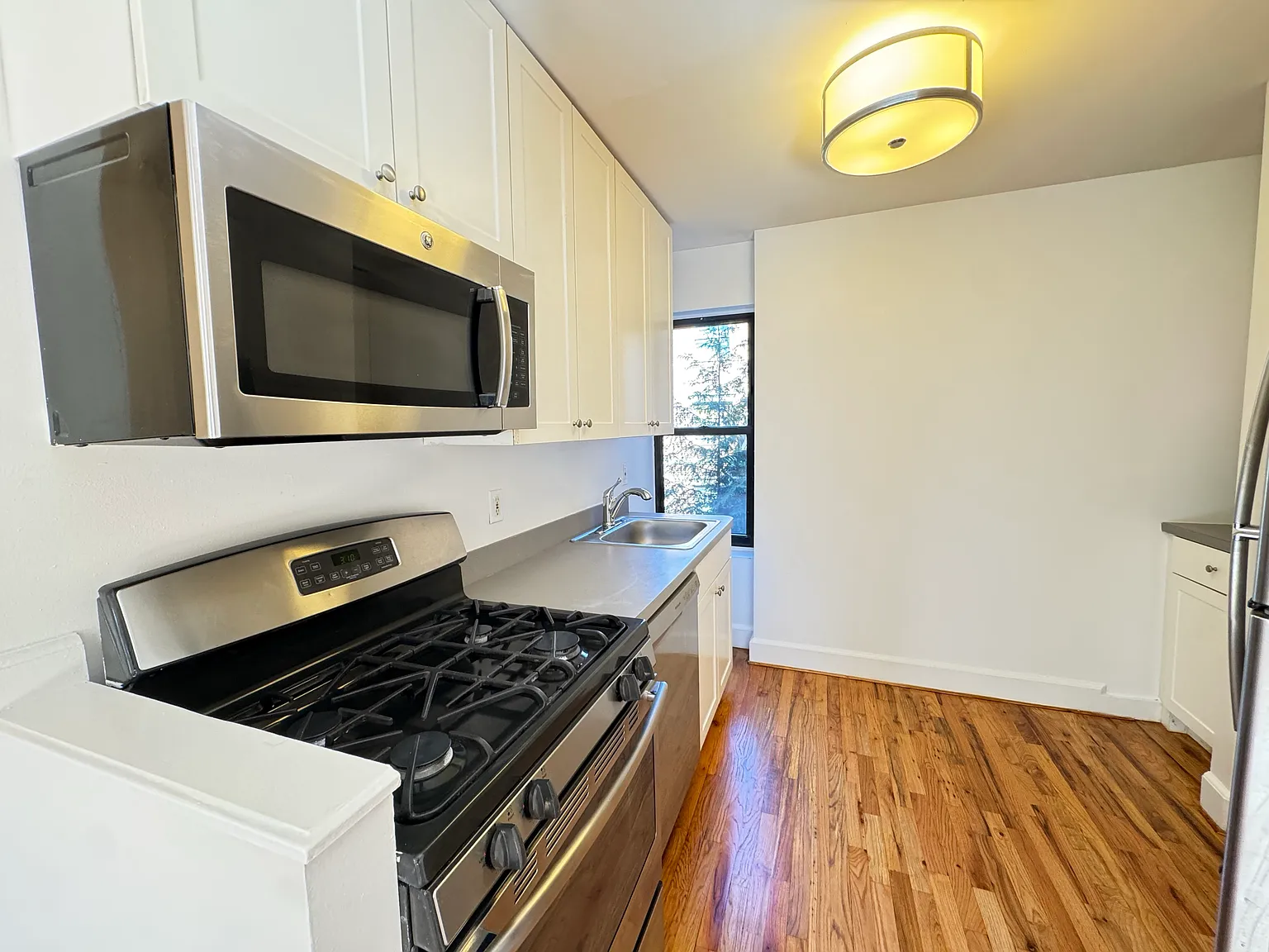 42nd Ave, Bayside — Photo 4