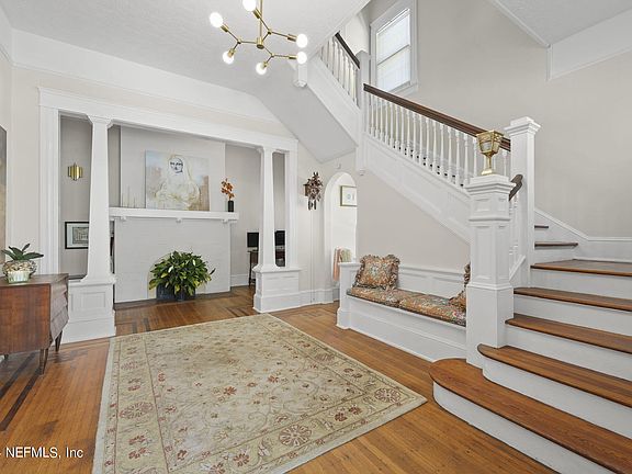 4th image of 2772 RIVERSIDE Avenue