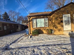 1904 52nd St, Des Moines, IA 50310