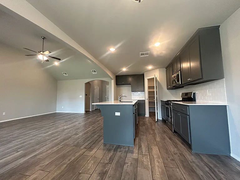 1502 E Utica Pl — Photo 9
