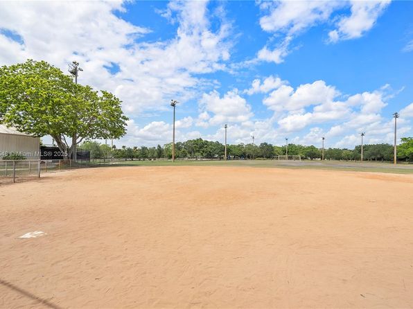 14660 Highland Springs Ct, Davie, FL 33325