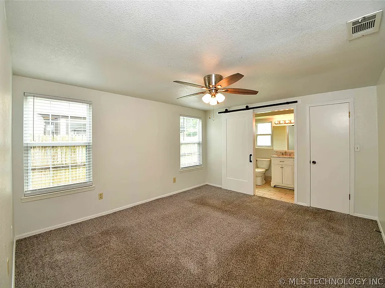 10056 S 91st East Ave — Photo 10