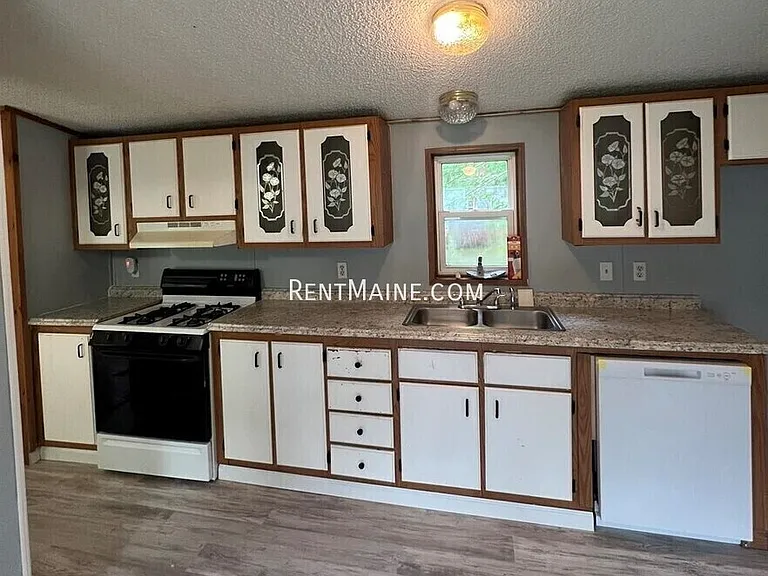 11 Sweet Fern Dr — Photo 2
