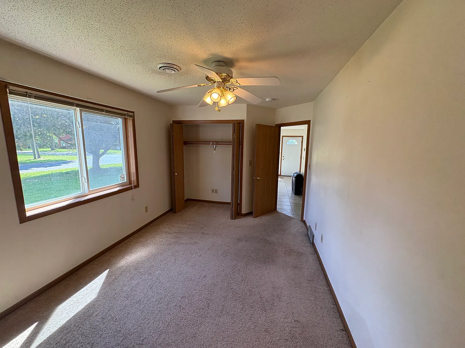 4 bed, $1,660 — Photo 4