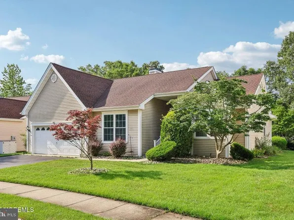 3 Misty Lake Ct, Barnegat, NJ 08005