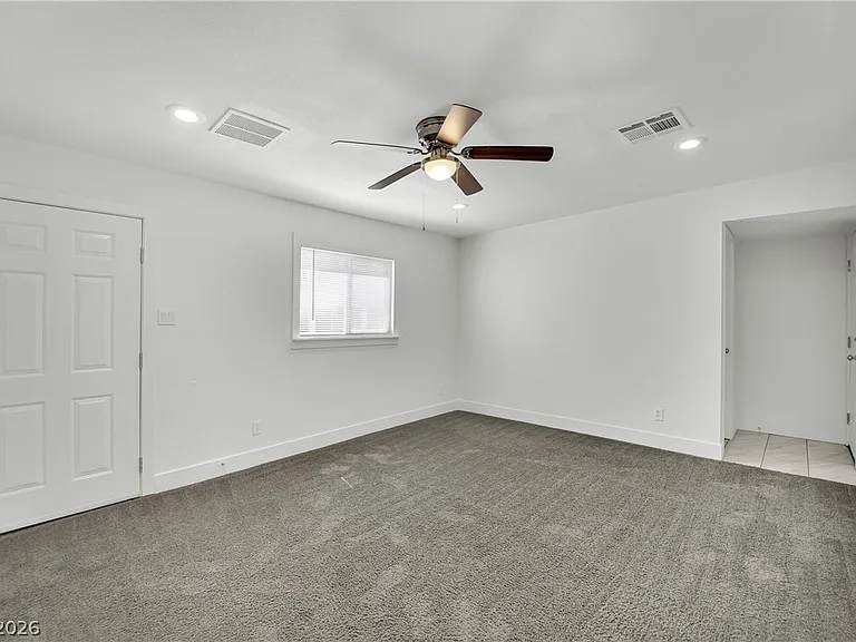 1050 Hassett Ave — Photo 14