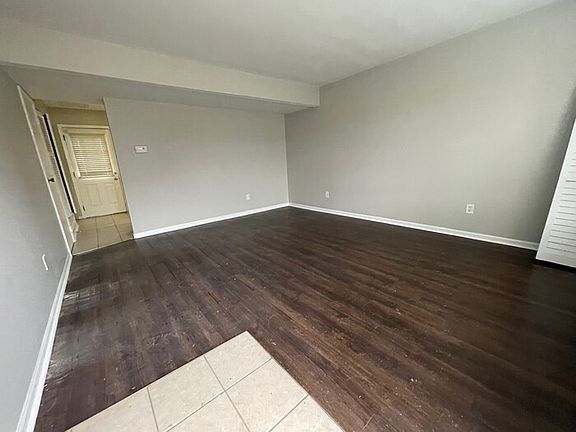 2nd image of 508 Fox Chase Ct NW