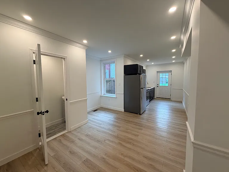 133 W Price St — Photo 10