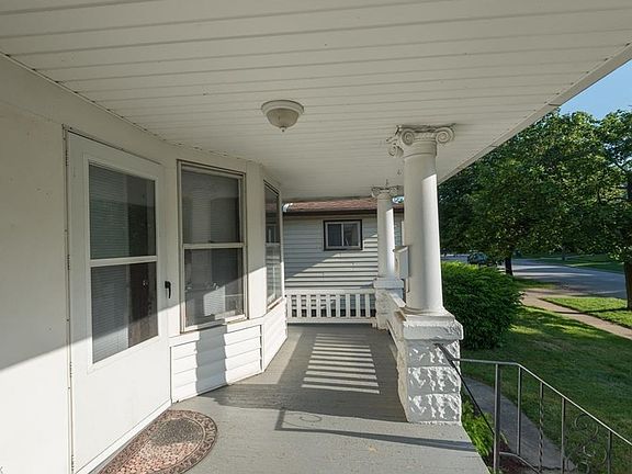 2nd image of 1261 Saint Charles Ave