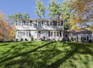 4 Deerfield Rd, Medway, MA 02053