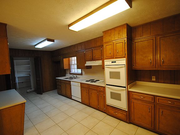 3rd image of 150 W Lake Dr