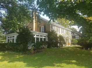 1319 W Downer Pl, Aurora, IL 60506