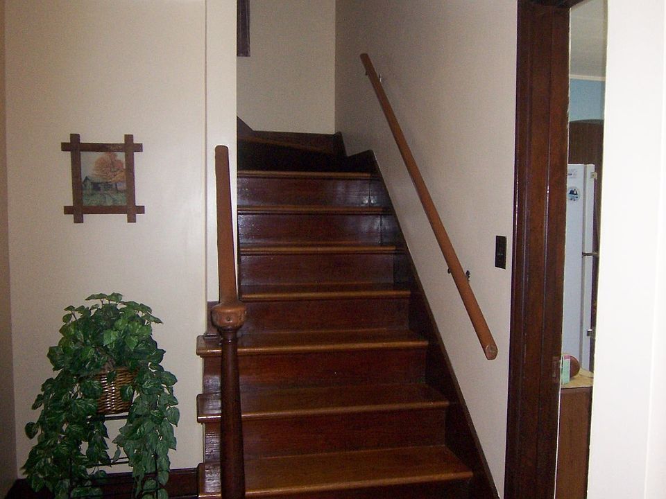 2nd image of 405 Pohlman Rd