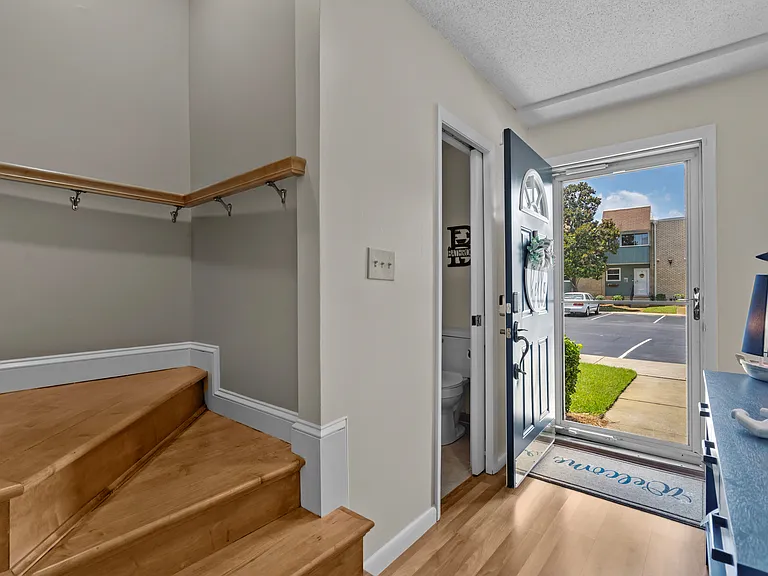4701 N Kings Hwy #6 — Photo 4