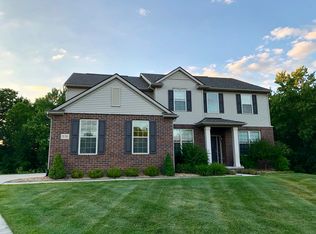 570 Birchcrest Ct, Oakland, MI 48363