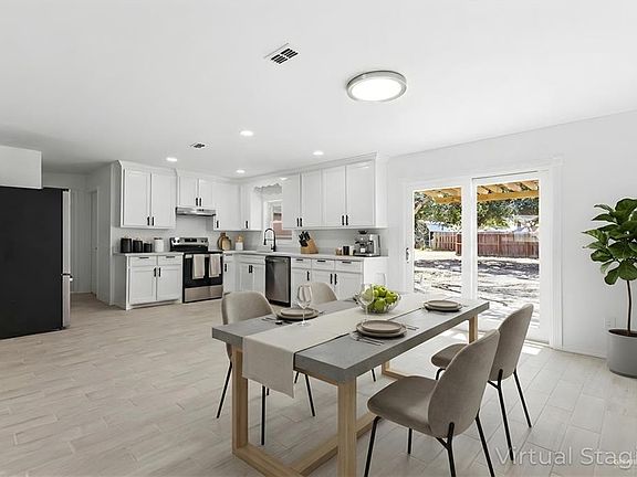 5th image of 411 E Austin Ave