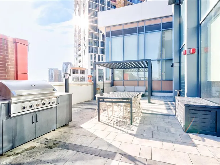 5 Wellington St S #208 — Photo 3