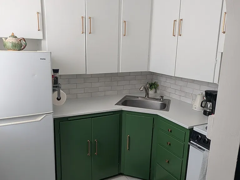 135 Oak St #3 — Photo 6