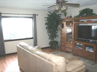 13 Kanawha St, Poca, WV 25159