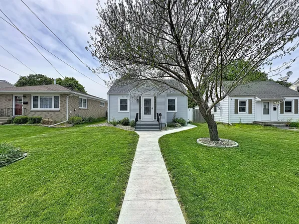 1841 32nd St, Moline, IL 61265