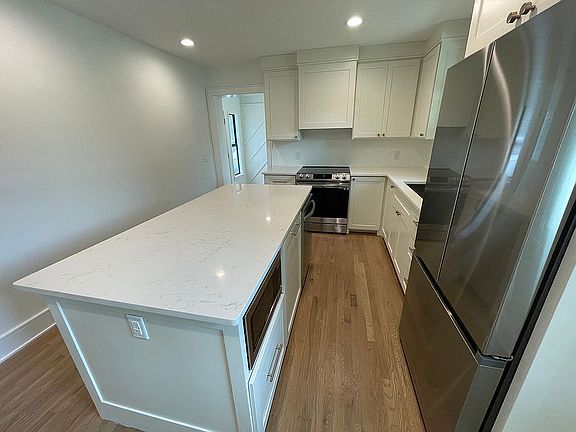 5th image of 116 Garrett St