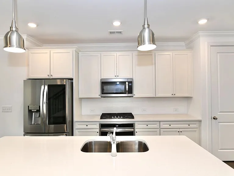 6574 Beacon Dr — Photo 11