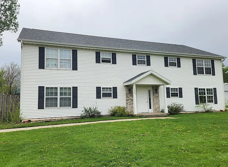 2 bed, 1.0 bath, $1,135 — Photo 1