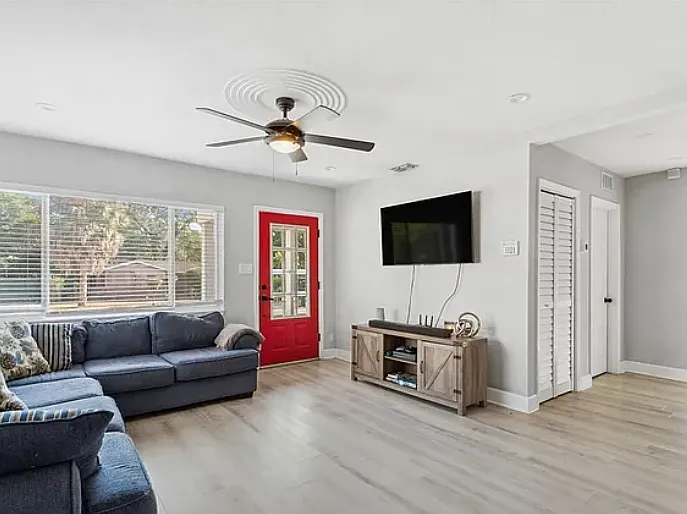 715 W Harlan St — Photo 22
